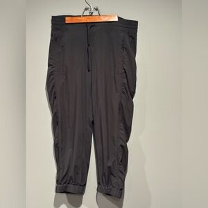 Women’s Athleta Black Capri Pants